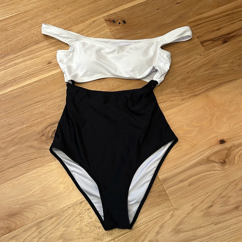 CUPSHE black & white one piece with cut out
